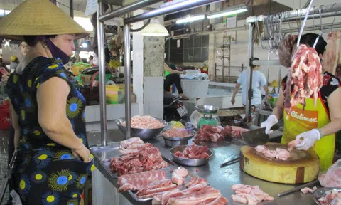 Vì sao thịt heo bình ổn tăng giá giữa lúc thị trường giảm?