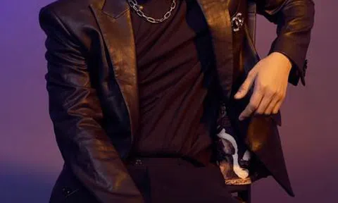 Châu Khải Phong khoe phong cách lịch lãm, phong trần