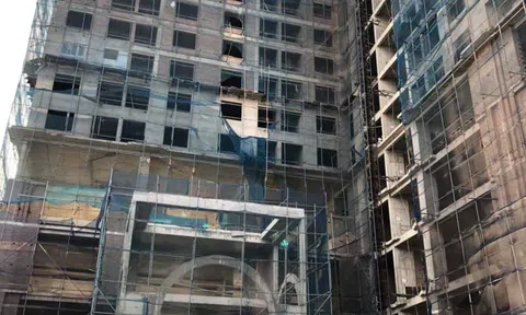 2 công nhân thương vong sau cú rơi từ tầng 14