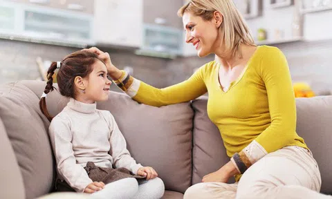 Con sớm tự lập, tự tin trong giao tiếp, học tập, hành động cử chỉ nhờ bố mẹ thường xuyên làm điều này