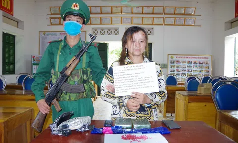 Bắt nữ quái vận chuyển thuê 2 bánh heroin và 1.600 viên ma túy tổng hợp