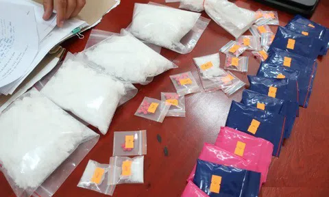 Bắt giữ đối tượng là con nghiện đi buôn “hàng trắng”