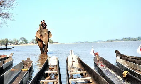 Nét độc đáo của thuyền độc mộc Tây Nguyên