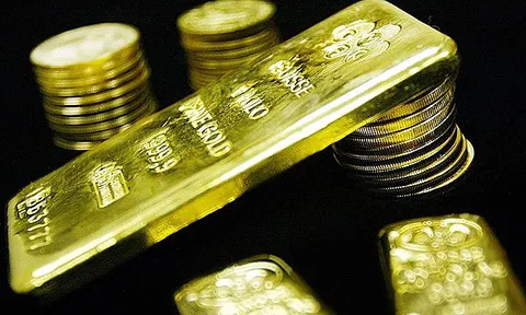 Giá vàng hôm nay 8/7: Vàng vượt đỉnh 8 năm, xuất hiện lực bán chốt lời