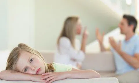 Khi nào bị hạn chế quyền thăm con sau ly hôn?