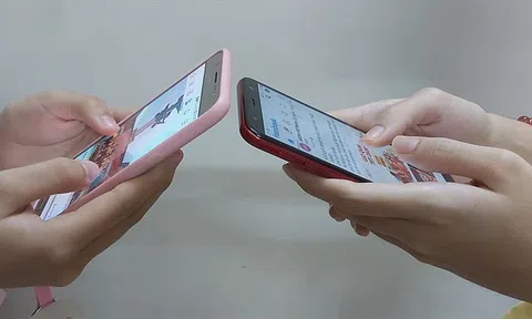 Đặt điện thoại xuống...