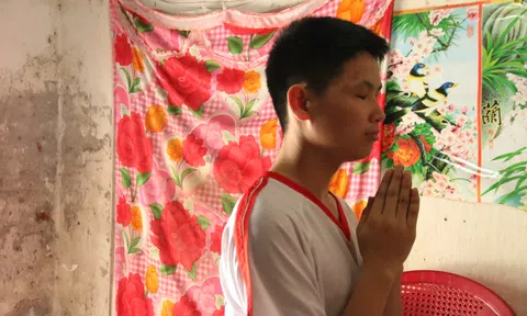 Bức thư tìm cha đẫm nước mắt của cậu bé lớp 7 mồ côi mẹ, sống một mình