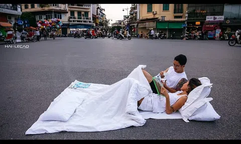 Chụp ảnh vi phạm văn minh nơi công cộng: Phản cảm cảnh “chăn gối giữa đường” và hệ lụy từ sự lệch lạc trong ứng xử với cộng đồng