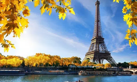 Video: Cận cảnh vẻ đẹp của "kinh đô ánh sáng" Paris