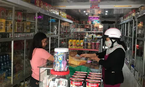 Tiểu thương 'thờ ơ', người tiêu dùng 'mơ hồ' trước thông tin buôn hàng xách tay không hóa đơn có thể bị phạt 200 triệu đồng