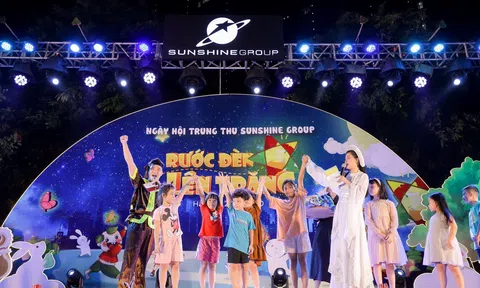 Cư dân nhí tưng bừng ‘Rước đèn lên trăng” trong đêm hội Trung thu của Sunshine Group