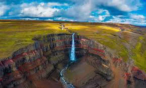 Video: Vẻ đẹp độc đáo của thác nước ở Iceland