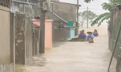 Lũ chồng lũ, hàng nghìn ngôi nhà tại Quảng Bình lại chìm trong nước