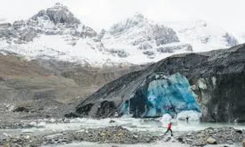 Video: Những ngọn núi tuyết khổng lồ của "thiên đường tuyết trắng" Canada