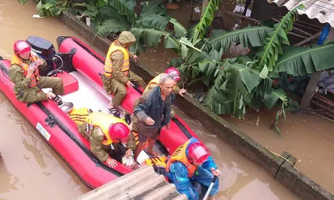 Cập nhật: 114 người chết do mưa lũ tại miền Trung