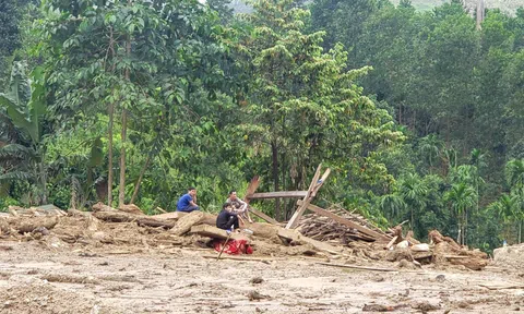 Theo chân công binh vào vùng sạt lở đất ở Trà Leng