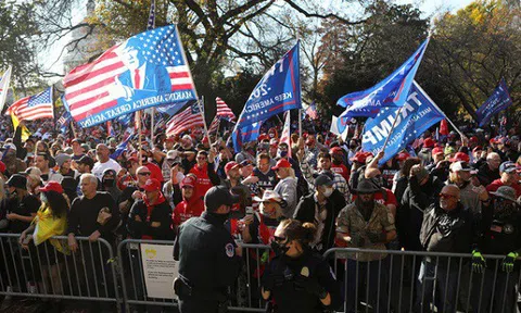 Hàng nghìn người ủng hộ Tổng thống Trump biểu tình, phản đối "gian lận bầu cử"