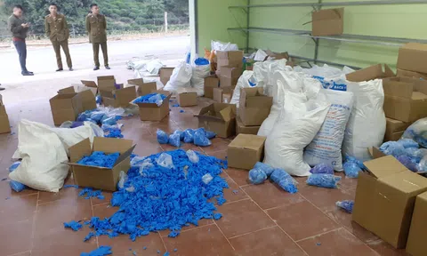 Thái Nguyên: Tiếp tục phát hiện hơn 8 tấn găng tay y tế đã qua sử dụng