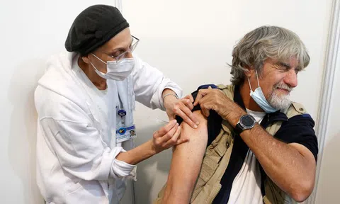 Israel: 240 người nhiễm COVID-19 sau khi tiêm Vaccine