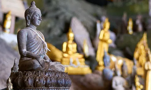 Video: Chiêm ngưỡng 4.000 tượng Phật trong một hang động tại Lào