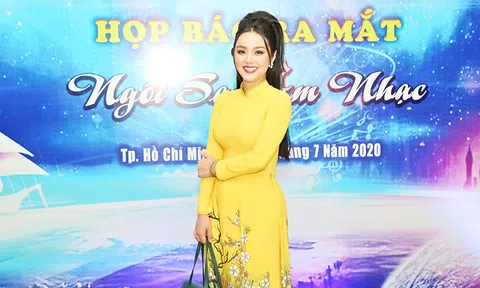 Hoa hậu Amy Lê Anh khoe nét đẹp nền nã với áo dài