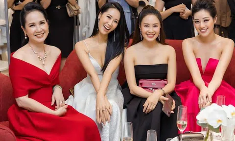 Dương Thùy Linh khoe thềm ngực gợi cảm hội ngộ hoa hậu Khánh Vân