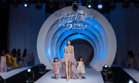 Siêu mẫu Bùi Quỳnh Hoa nhịn ăn giữ dáng chuẩn làm vedette