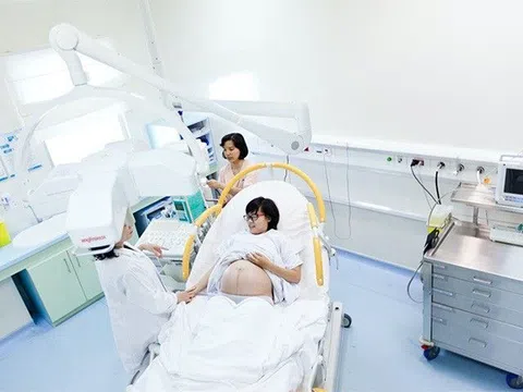 Thai phụ 38 tuổi vỡ òa hạnh phúc vì sinh thường thành công dù từng 2 lần sinh mổ