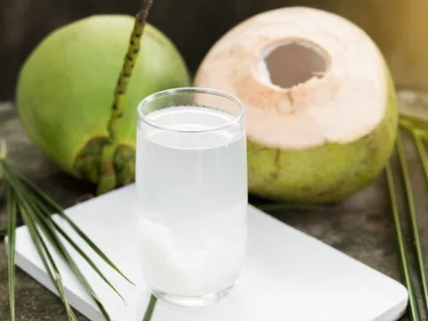 Nước dừa có thật sự tốt như lời đồn? Những mặt tốt và xấu của việc uống nước dừa ít ai ngờ tới