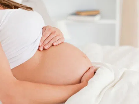 Người phụ nữ có hai tử cung hiếm gặp vẫn mang thai và sinh bé trai nặng hơn 3kg khỏe mạnh