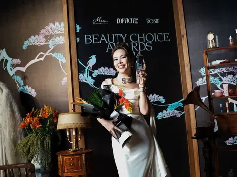 Bác sĩ Bích Na nhận giải thưởng tại L'OFFICEL Beauty Choice Awards 2024