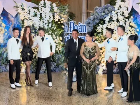 Đám cưới Thanh Đoàn - Hà Trí Quang ở TP.HCM: Ba mẹ 2 bên lên sân khấu hát mừng, một nửa showbiz Việt tham dự