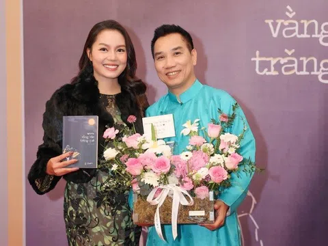 "Vằng vặc trăng quê": Cuốn tản văn về vẻ đẹp của người mẹ - sáng ngời, trong trẻo và đức độ