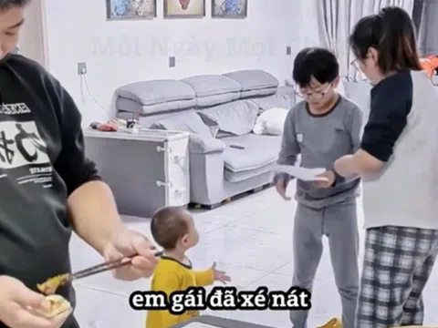 Cậu bé tức giận vì bị em gái xé nát bài kiểm tra, mẹ ra sức bênh em, hành xử ngược lại của bố đáng học hỏi