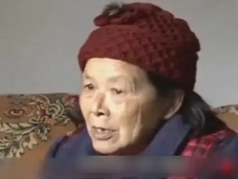 Mẹ qua đời để lại chiếc áo cũ, con trai định mang vứt đi, chuyên gia run rẩy thẩm định giá trị