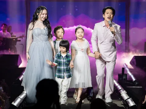 Tuấn Hưng hát cùng vợ Hương Baby và 3 con, bị NSND Tự Long "phốt" là "vua lề mề, rất hay dỗi"