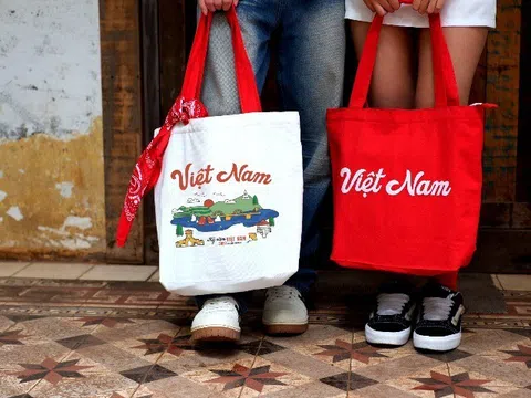 Khi thời trang trở thành “tuyên ngôn” yêu nước