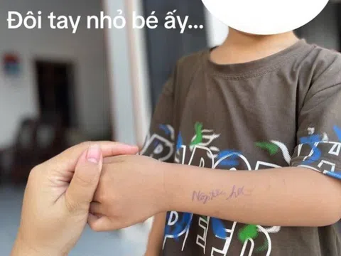Dòng chữ kém duyên trên cánh tay học sinh mầm non do cô giáo viết khiến gia đình tức giận, mẹ Việt tranh cãi