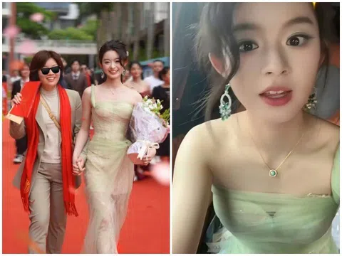 Con gái đeo bông tai kim cương ngọc lục bảo 8 tỷ đến trường, cả gia đình gặp loạt rắc rối khó lường