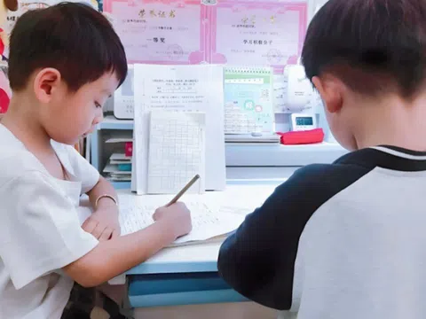 Con có thành tích học tập luôn đứng đầu lớp, mẹ đứa trẻ tiết lộ "luật" của gia đình khiến hàng xóm bất ngờ