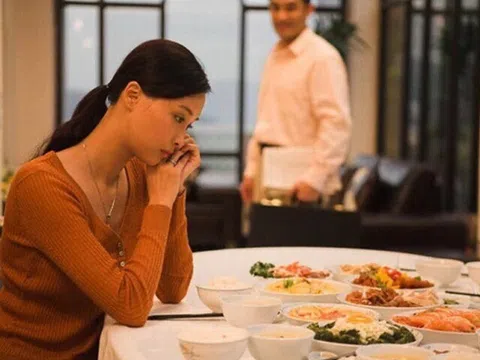 Lần đầu đưa con về quê chồng nghỉ hè, con dâu thấy mẹ chồng đãi cháu cao lương mỹ vị liền tức giận bỏ đi