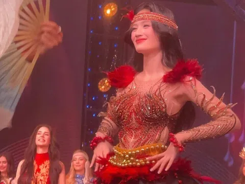 Chung kết Miss World: Ý Nhi xuất hiện rạng rỡ với màn Dance of the World