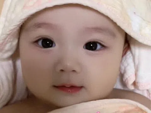 Bé gái sơ sinh chào đời đẹp như thiên thần, bác sĩ phải thốt lên: Hoa hậu tương lai!
