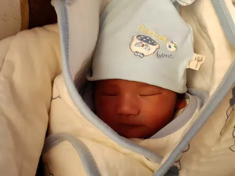 Mẹ bỉm vui mừng khi con sơ sinh ngủ suốt đêm không quấy khóc nhưng đến bệnh viện bác sĩ kết luận: Quá nguy hiểm!