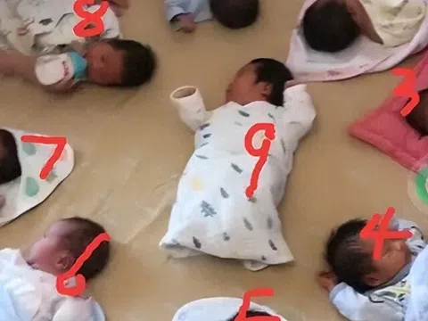 3 cô con gái sinh 3 cùng lúc, bà ngoại một mình chăm 9 cháu sơ sinh, ai nhìn cũng choáng