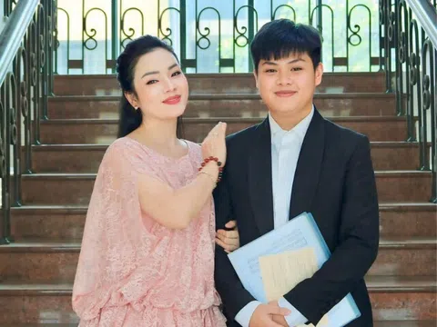 Nữ Tiến sĩ - NSƯT trẻ nhất Việt Nam hiếm hoi khoe quý tử khôi ngô, nối nghiệp mẹ chuẩn "hổ phụ sinh hổ tử"