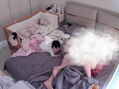Cặp bố mẹ ôm nhau ngủ say không hay biết gì, con gái 5 tháng tuổi suýt nguy kịch