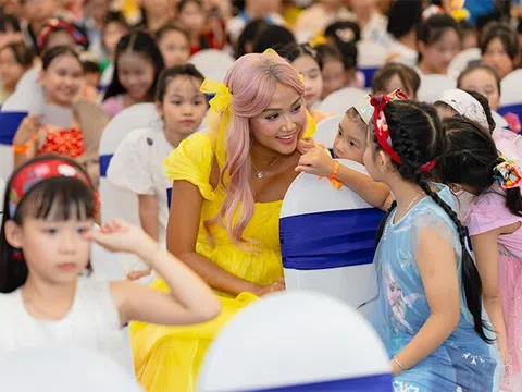 Mang thai con đầu lòng, hoa hậu H’Hen Niê vẫn tích cực tham gia hoạt động cộng đồng