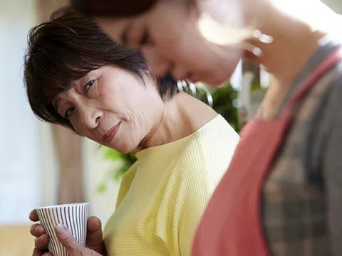 Đang vui vì được con dâu tương lai tặng 2 căn nhà, tôi đắn đo không dám nhận khi nghe lời con trai nói