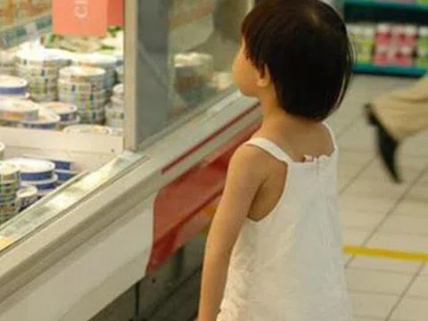 "Mẹ ơi cho con tiền!", phản ứng thông minh của người mẹ khiến nhiều người vội học hỏi